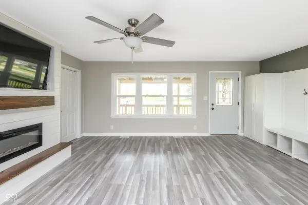 9625 W River Valley RD, Yorktown, IN 47396