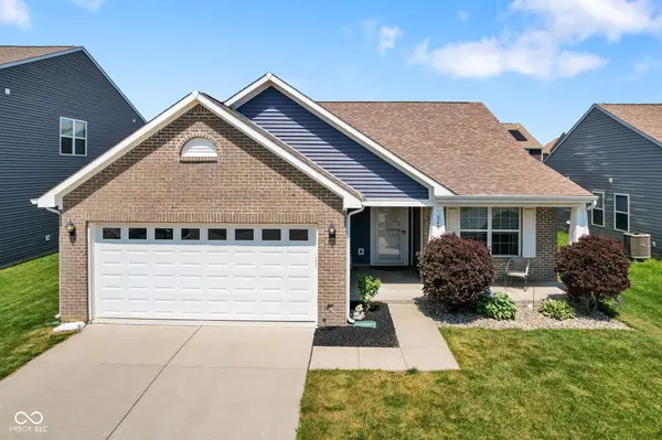 848 Coralberry LN, Greenwood, IN 46143