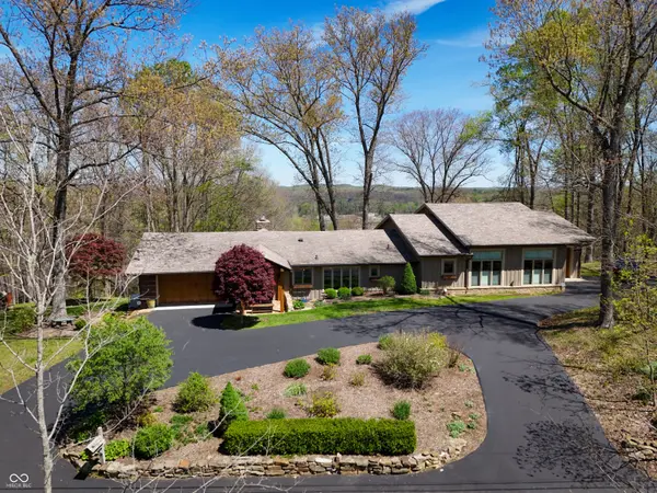 488 Town Hill RD E, Nashville, IN 47448