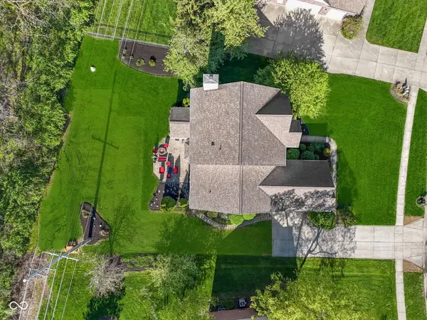 9103 Iris LN, Zionsville, IN 46077