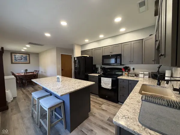18 Circle LN, Batesville, IN 47006