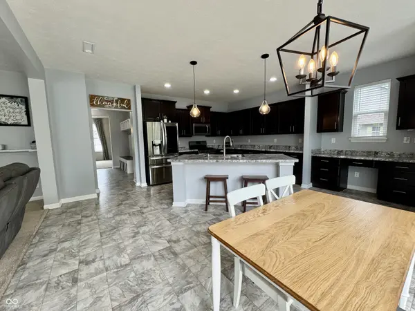 983 S Raylee Garden DR, New Palestine, IN 46163
