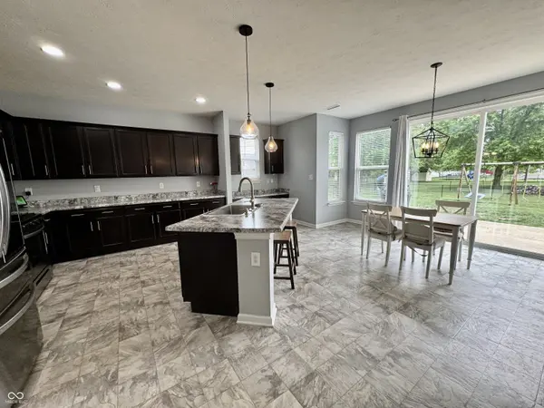 983 S Raylee Garden DR, New Palestine, IN 46163