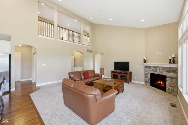 1113 Clearwell DR, Greenwood, IN 46143