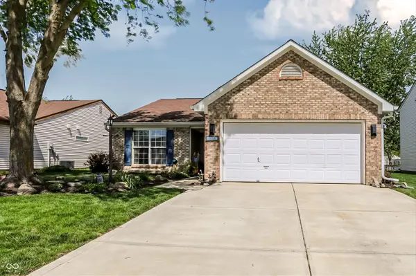 9658 Fireside LN, Fishers, IN 46038