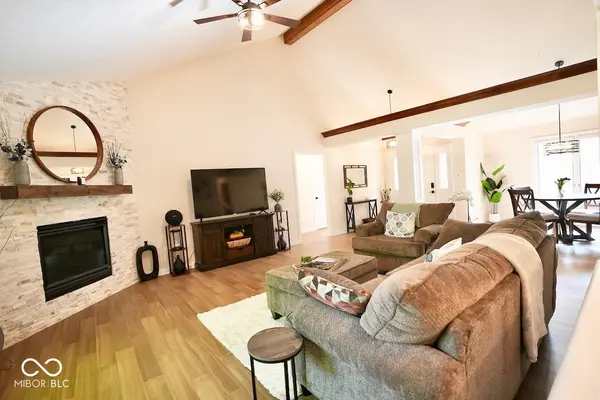 1456 Bent Tree PL, Greenwood, IN 46143