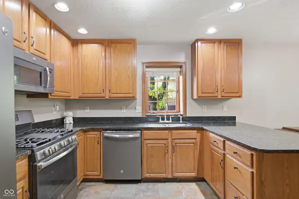 5475 Steven DR, Greenwood, IN 46142