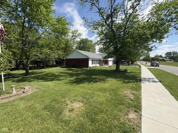 340 Briar Hill DR, Whiteland, IN 46184