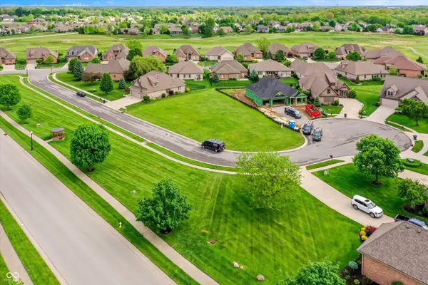 4319 Thompson ROW, Greenwood, IN 46143