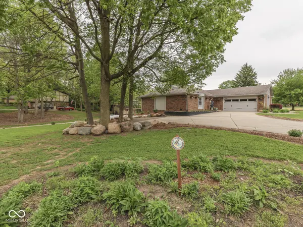504 Oak Boulevard South DR, Greenfield, IN 46140