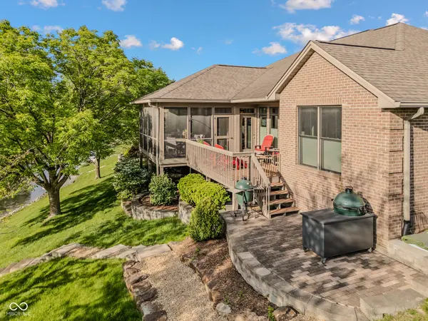 1190 Pintail CT, Columbus, IN 47201