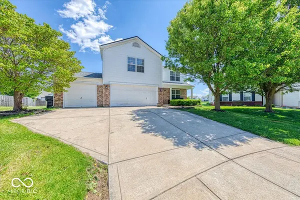 2705 Camelot WAY, Greenwood, IN 46143