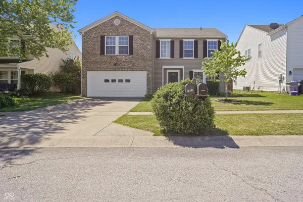 2967 Hearthside DR, Greenwood, IN 46143