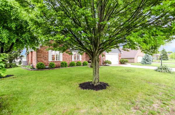 5326 Tracey Jo RD, Greenwood, IN 46142