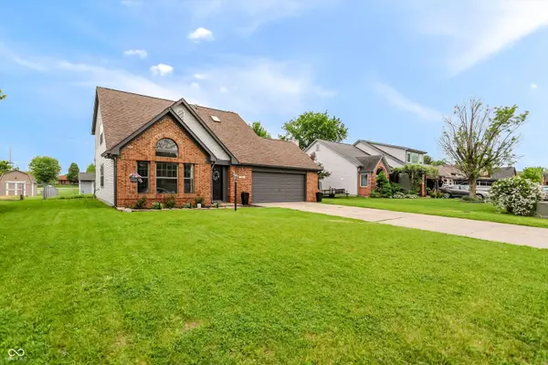 613 N White Ash CT, Mooresville, IN 46158