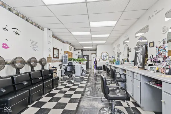 71 W McClain AVE, Scottsburg, IN 47170