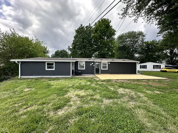1074 Center ST, Martinsville, IN 46151