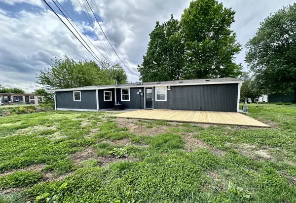 1074 Center ST, Martinsville, IN 46151