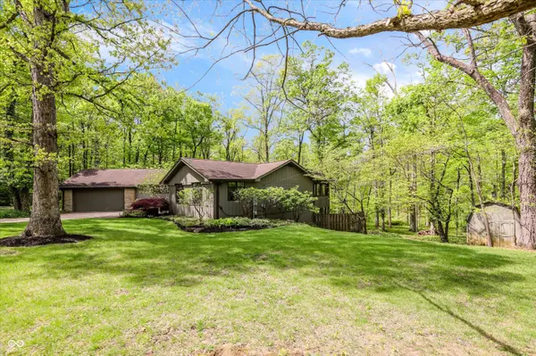 9202 Fanchon DR, Zionsville, IN 46077