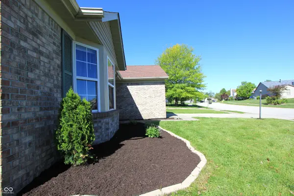 7711 Cherrybark DR, Indianapolis, IN 46236