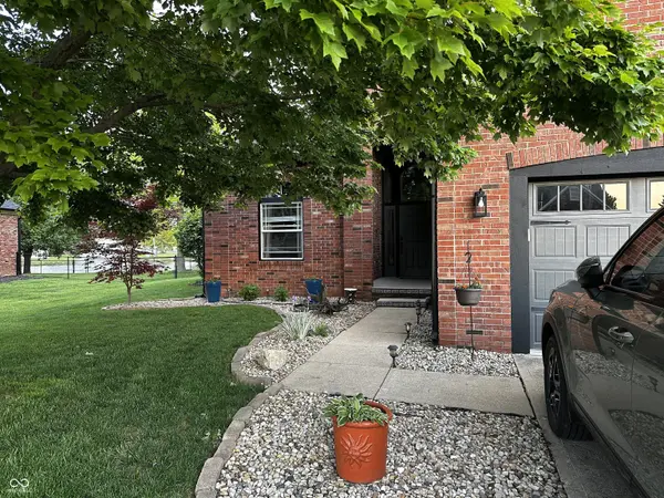 651 Leah WAY, Greenwood, IN 46142