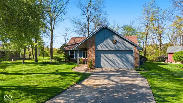 6642 W Sweet Creek DR, New Palestine, IN 46163