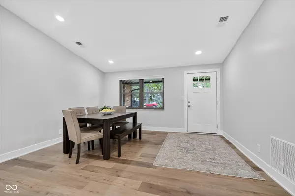 646 Karen DR, Zionsville, IN 46077
