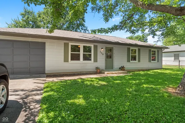 170 Midway CT S, Hope, IN 47246