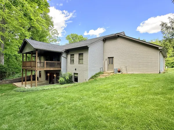 180 Oakbrook DR, Columbus, IN 47201