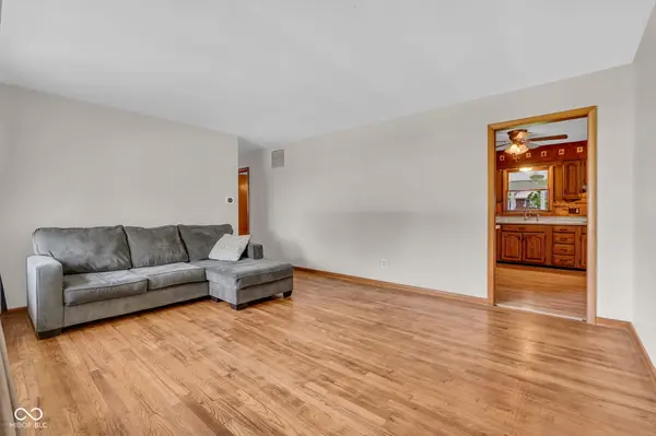 1027 E Logan ST, Brownsburg, IN 46112