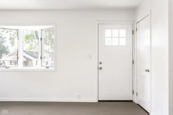 310 W Ash ST, Zionsville, IN 46077