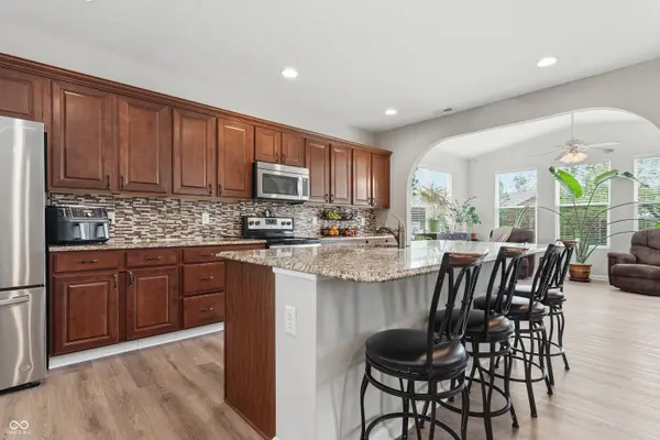 564 Amersham CT, Avon, IN 46123