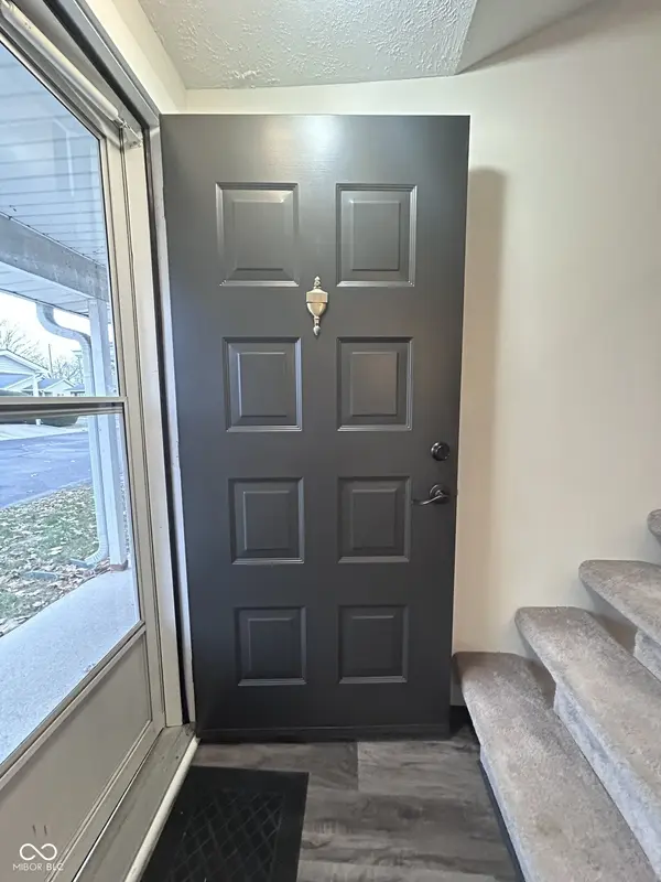 2896 Two Worlds DR, Columbus, IN 47201