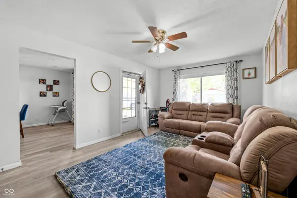 8215 W Fairview DR W, Yorktown, IN 47396
