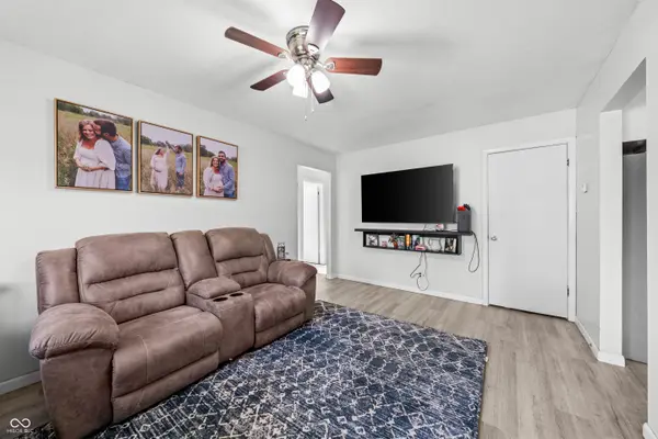 8215 W Fairview DR W, Yorktown, IN 47396