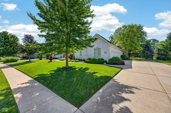 4685 Waters Edge WAY, Greenwood, IN 46143