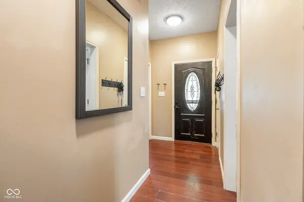 873 Queensgate DR, Greenwood, IN 46143