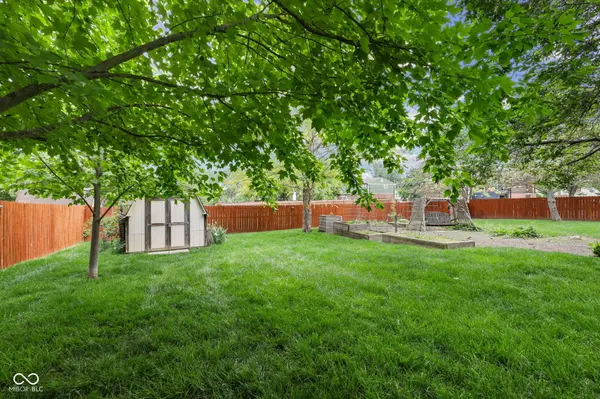 525 N Greenbriar DR, Greenwood, IN 46142
