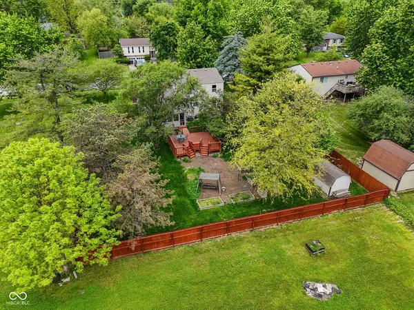525 N Greenbriar DR, Greenwood, IN 46142