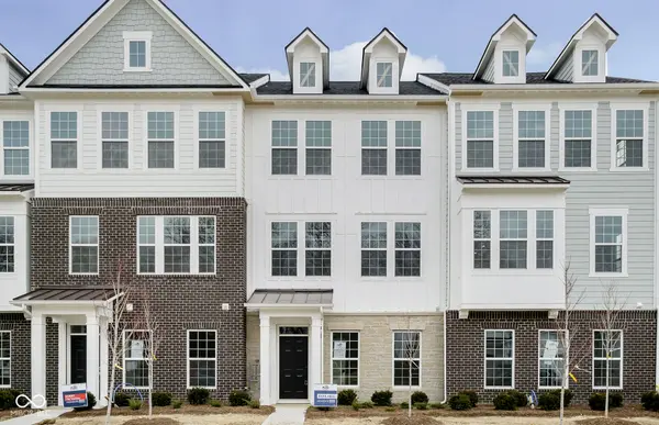 14524 Elsmere LN, Carmel, IN 46074