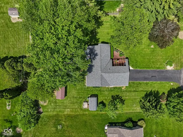 1092 S Quail CT, New Palestine, IN 46163