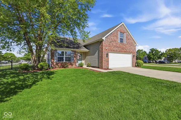 2100 Liberty Way DR, Greenwood, IN 46143