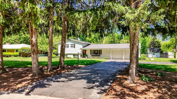 562 Holliday LN, Indianapolis, IN 46260