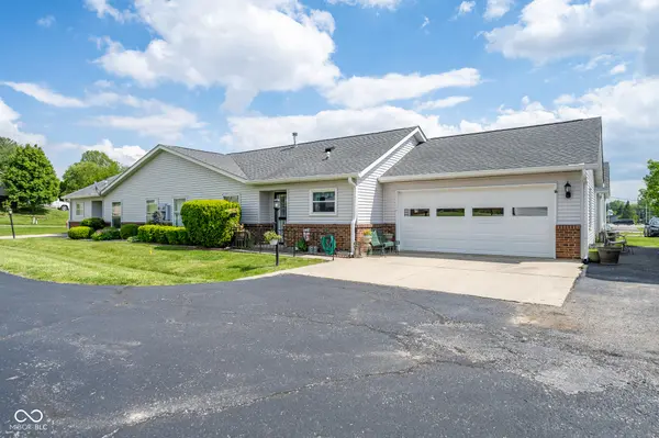 112 Longcastle DR #APT 2, Greencastle, IN 46135