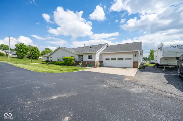 112 Longcastle DR #APT 2, Greencastle, IN 46135