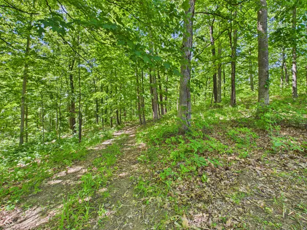 8052 E Ash RD, Bloomfield, IN 47424