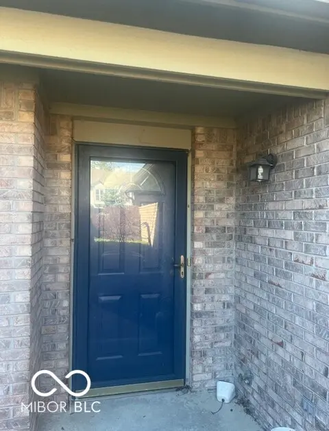 9242 Sea Pine LN, Indianapolis, IN 46250