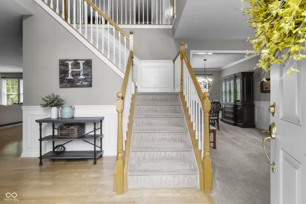 6556 Bainbridge WAY, Zionsville, IN 46077