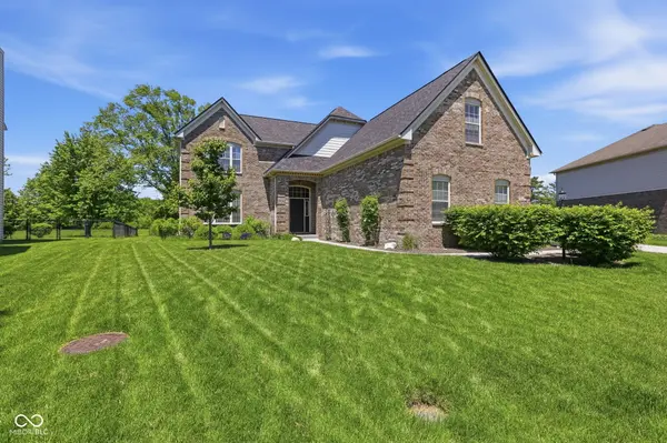 8240 Thorn Bend DR, Indianapolis, IN 46278