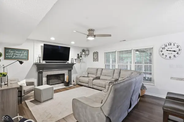 230 Wyndotte DR, Carmel, IN 46032